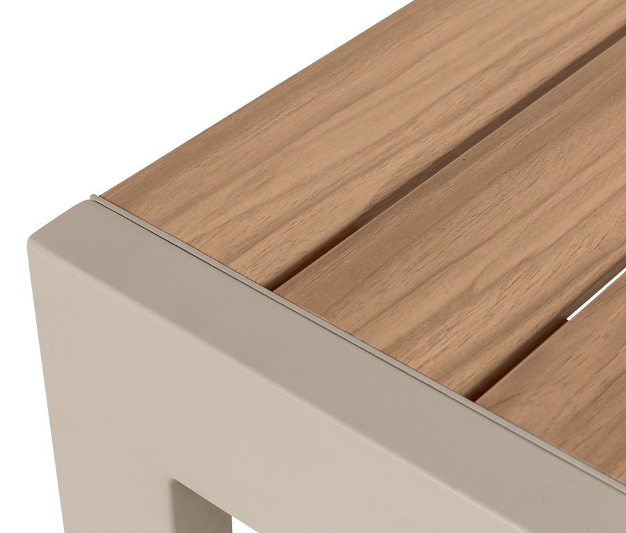 Detailansicht eines Ausziehtischs »Liska« aus Aluminium.