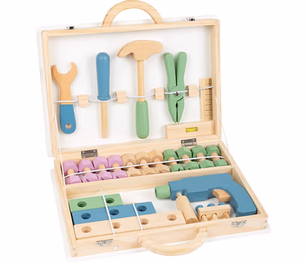 Offener Holzkoffer mit Spielzeugwerkzeugen von small foot Werkzeugkoffer »Nordic«.
