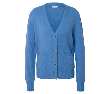 Eine blaue Strickjacke mit Knöpfen und Taschen.