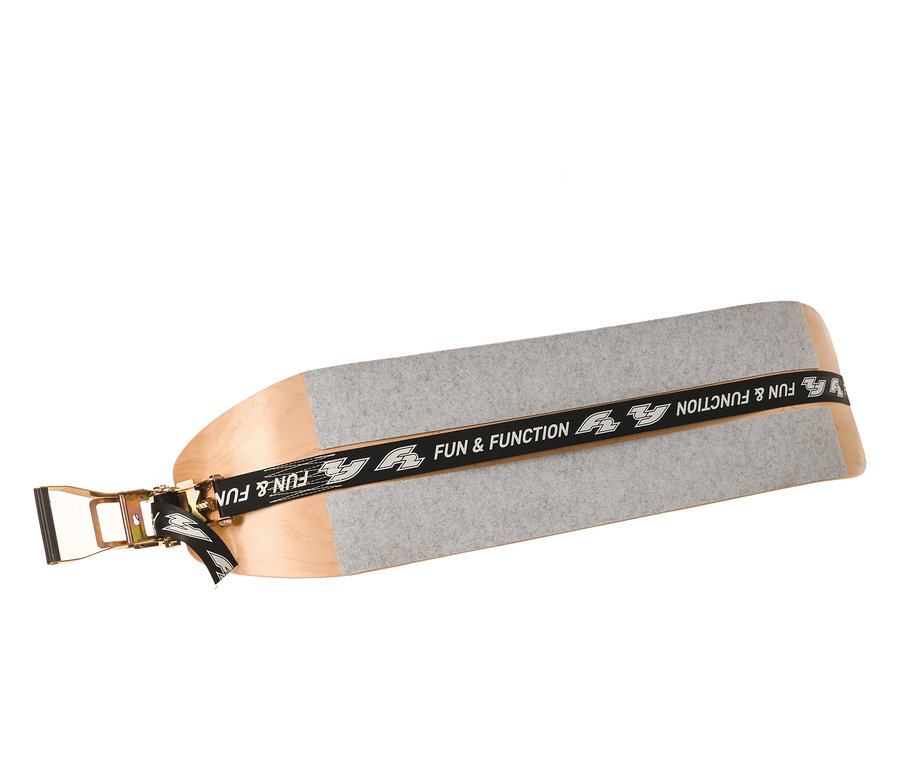 F2 Surfline Board Slackline mit grauem Polster und schwarzem Gurtband mit der Aufschrift "FUN & FUNCTION".