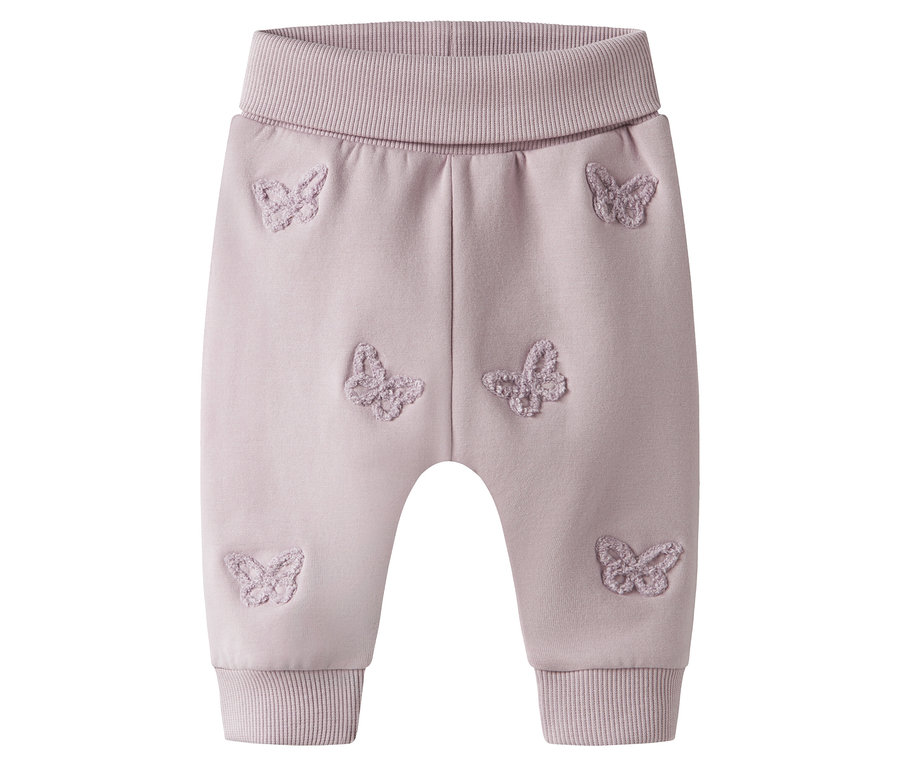 Helllila Babyhose mit elastischem Bund und Schmetterlingsapplikationen.