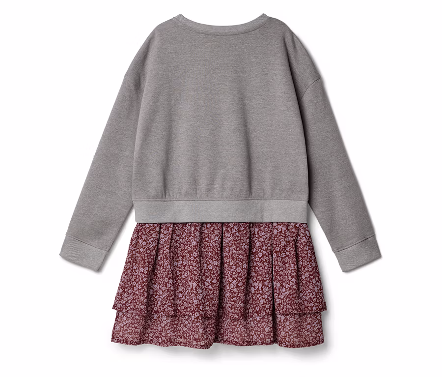 Graues Kleid mit langärmeligem Oberteil und einem zweistufigen, weinroten Rock mit Blumenmuster.