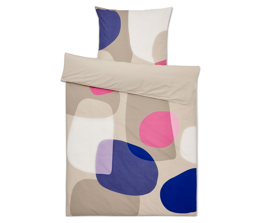Bettwäsche-Set mit abstraktem Muster aus Kreisen und Formen in Blau, Pink, Lila, Weiß und Beige.