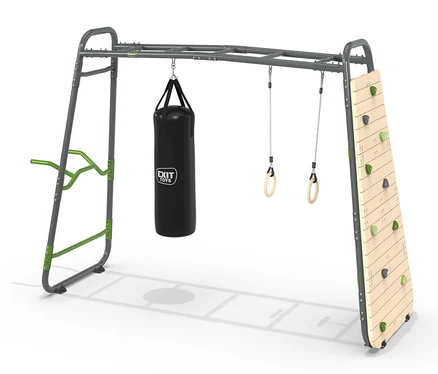 EXIT Klettergerüst MB220 mit schwarzem Boxsack, Turnringen und Kletterwand.