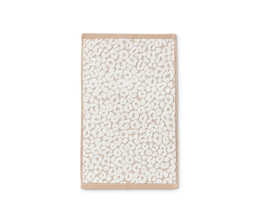 Zwei Premium-Jacquard-Gästehandtücher im Leo-Dessin.