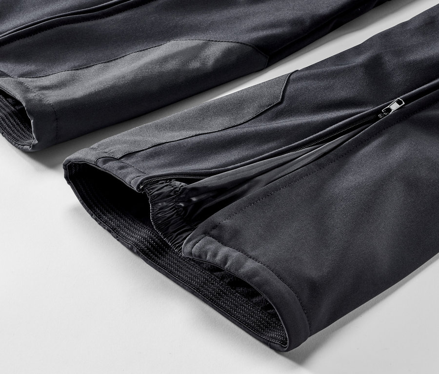 Detailaufnahme einer schwarzen Jet-Skihose.