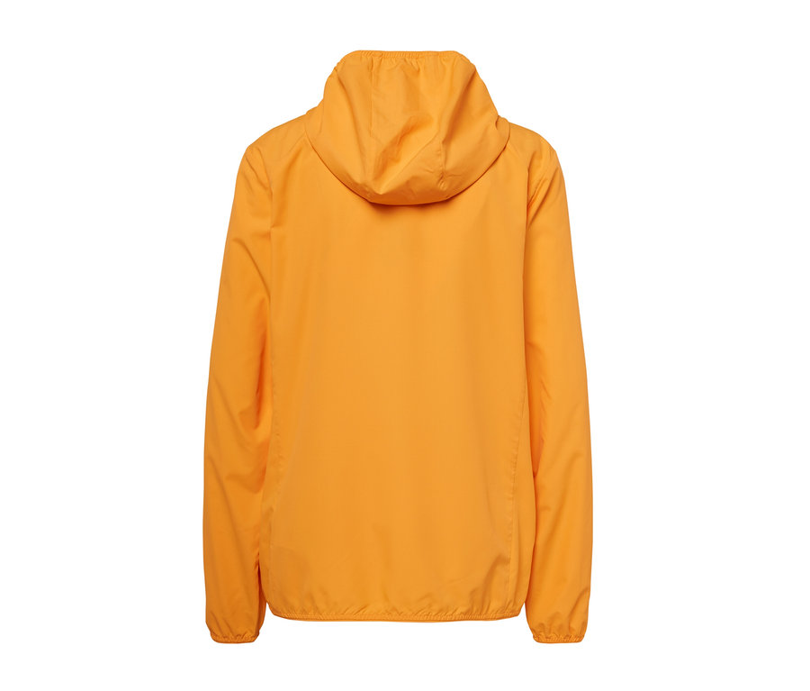 Rückansicht einer orangefarbenen, packbaren Funktionsjacke.