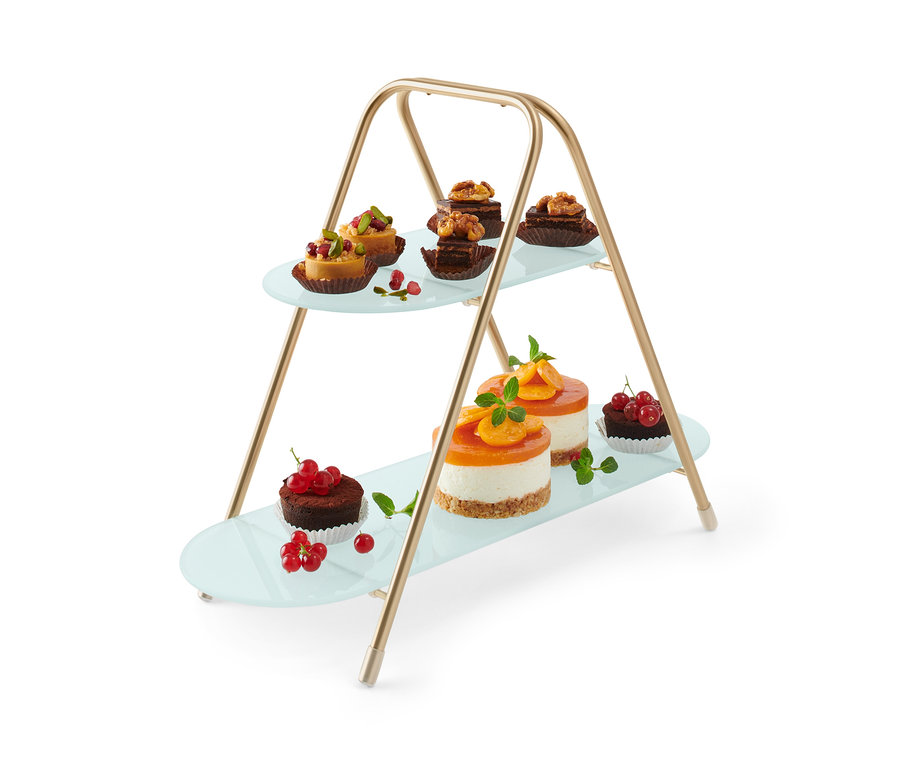 Eine Etagere mit verschiedenen kleinen Kuchen.