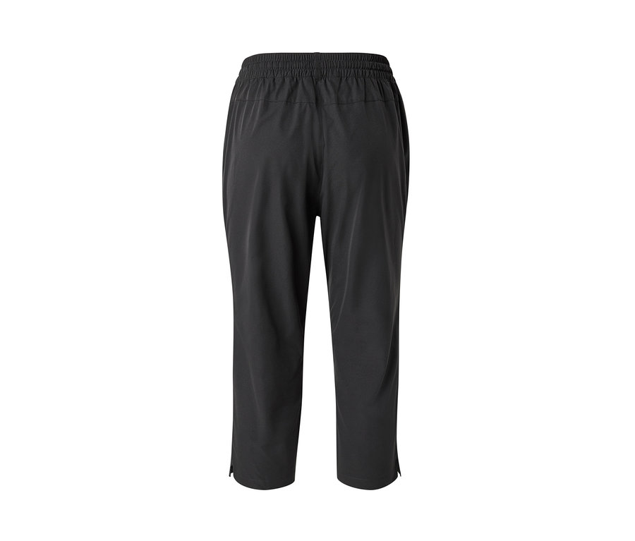 Eine schwarze Softshell-Funktionsscapri auf weißem Hintergrund.