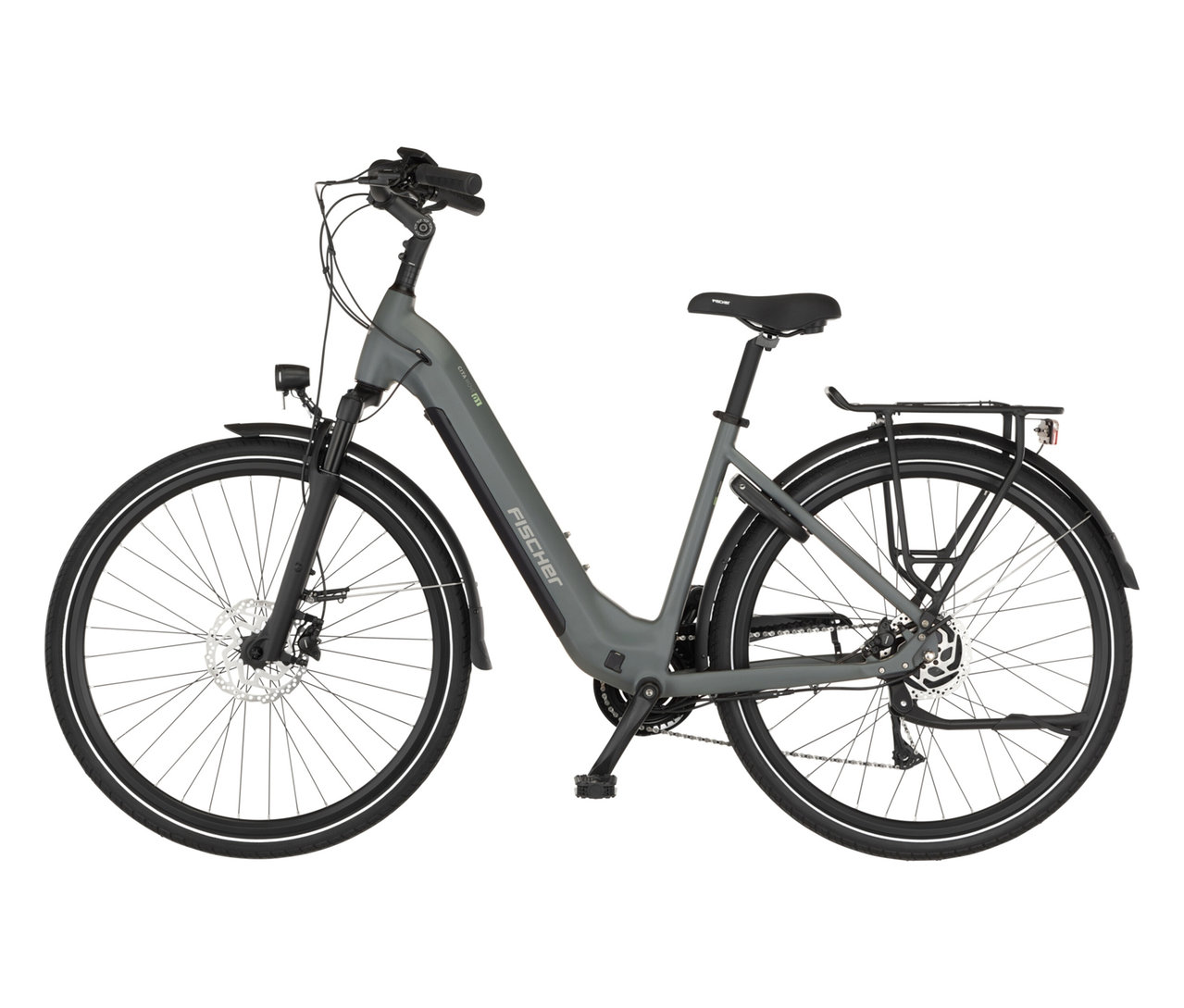 Graues FISCHER City E-Bike CITA MOVE mit Gepäckträger, Schutzblechen und Frontlicht, seitlich aufgenommen.