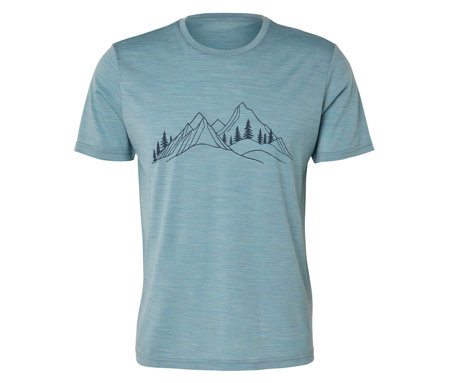 Hellblaues T-Shirt mit stilisierter Berglandschaft mit Tannenbäumen.