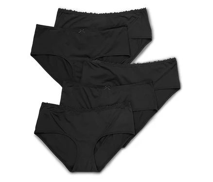Fünf schwarze Damenslips liegen übereinander, einige mit Spitzenrand und Schleife.