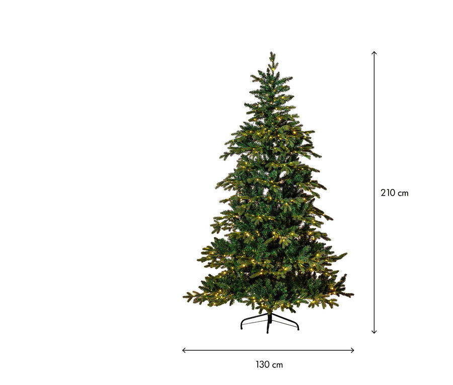 Künstlicher Weihnachtsbaum, grün, mit warmweißen Lichtern, auf schwarzem Metallständer, 210 cm hoch und 130 cm breit.