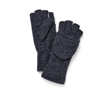 Zwei blaue Strickfleece-Klappfäustlinge liegen nebeneinander.