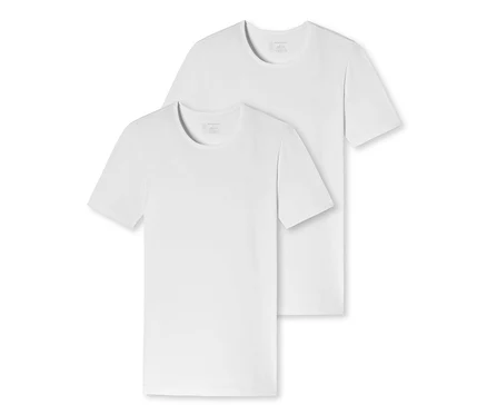 Zwei weiße SCHIESSER T-Shirts mit Bio-Baumwolle liegen übereinander.