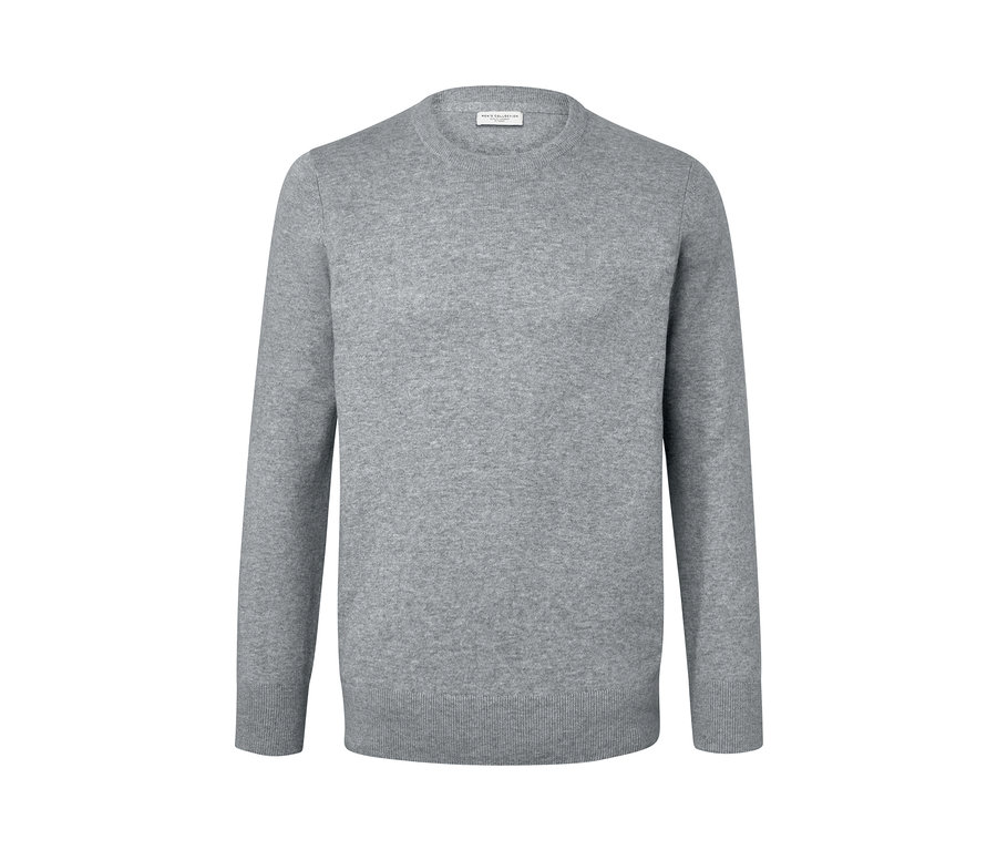 Grauer Pullover mit Rundhalsausschnitt.
