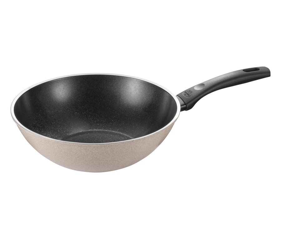 Ein brauner Wok mit schwarzer Innenseite und schwarzem Griff.