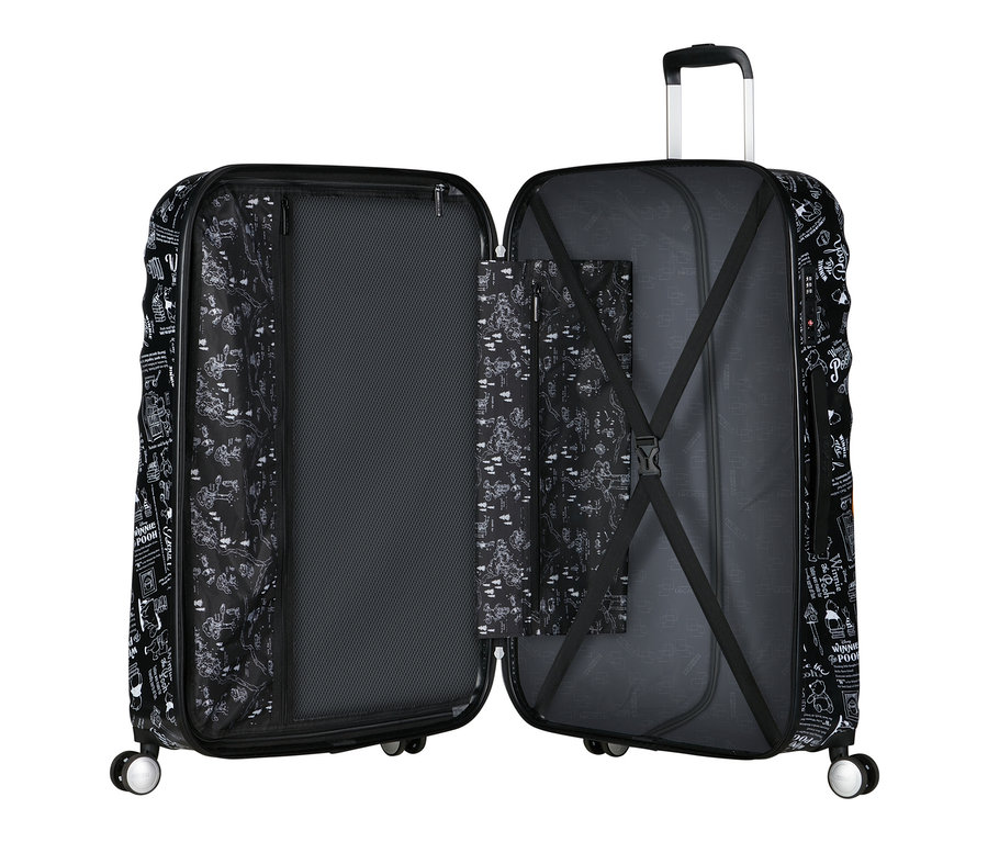 Geöffneter, großer, schwarzer American Tourister Wavebreaker »Winnie Poo« Koffer mit weißem Aufdruck.
