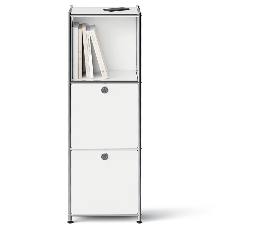 Weißes Aufbewahrungsmodul mit zwei Schubladen und einem offenen oberen Regal mit Büchern und einem Telefon.