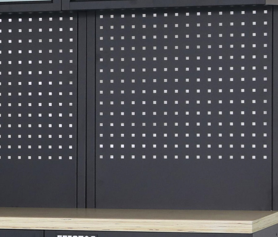 Detailansicht eines grauen Werkzeugschranks mit Lochwand FEISTOS Apollo 5.