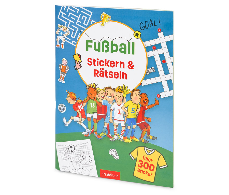 Auf dem Cover eines Fußball-Sticker- und Rätselhefts sind Illustrationen von Fußball spielenden Kindern abgebildet.