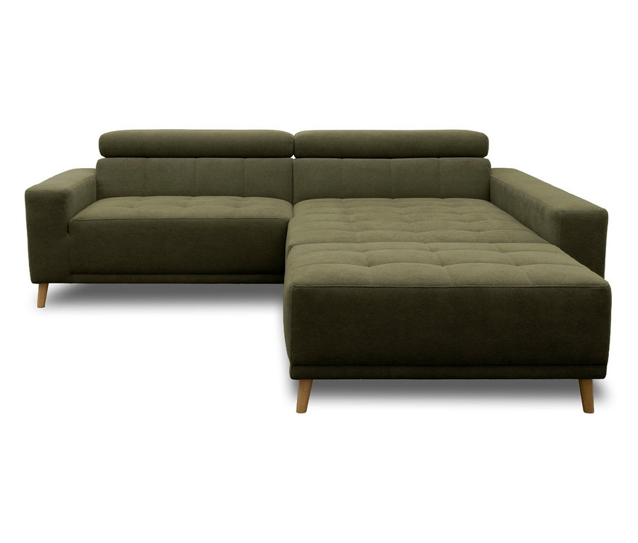 Ein L-förmiges Ecksofa aus dunkelolivgrünem Stoff mit getufteten Sitz- und Rückenlehnen, verstellbaren Kopfstützen und hellen Holzbeinen vor weißem Hintergrund.