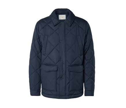Dunkelblaue, gesteppte Jacke mit Rautenmuster, Kragen, Knopfleiste und zwei Pattentaschen.