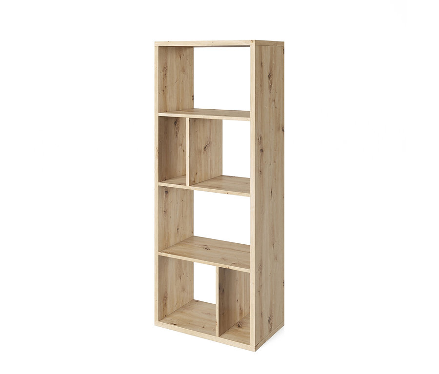 Ein leeres Holzregal mit vier Fächern steht vor einem weißen Hintergrund.