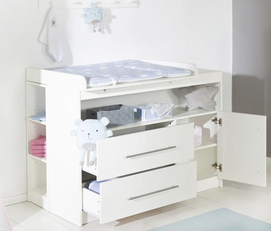 Weißes roba Kinderzimmer-Set »Maren« mit Bett, breiter Wickelkommode und 3-türigem Schrank.