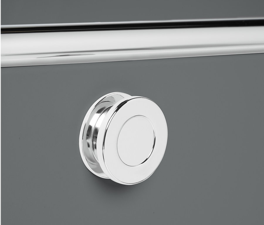 Detailansicht eines grauen Lowboards Metall »CN3« mit Klappenfächern und einem runden, silberfarbenen Griff.