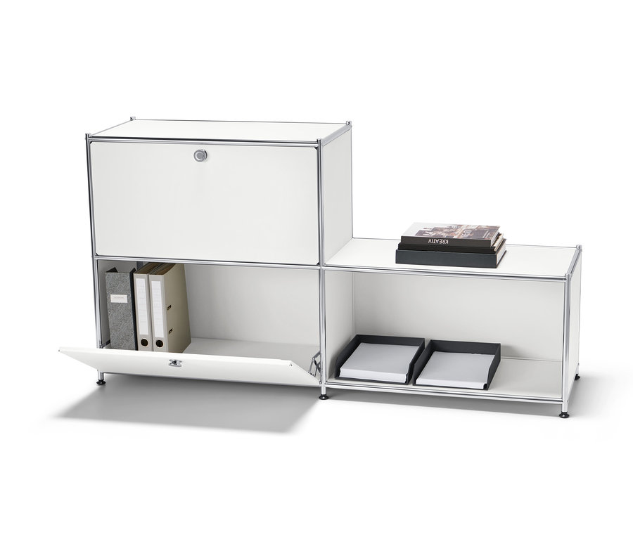 Weißes Metallregal »CN3« mit 3 Fächern, offenem Unterschrank und Büchern oben.