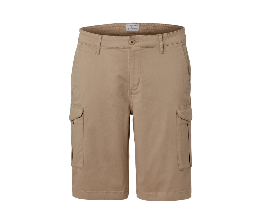 Beige Cargo-Shorts.
