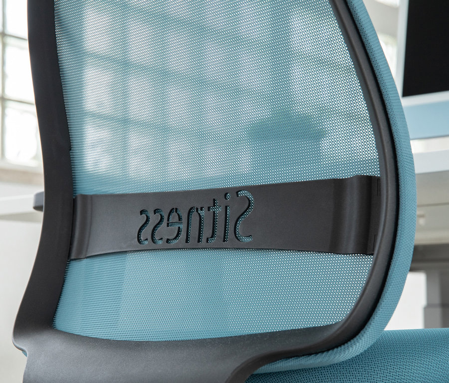 Detailaufnahme eines blauen Topstar »SOFT SITNESS ART« Bürostuhls.