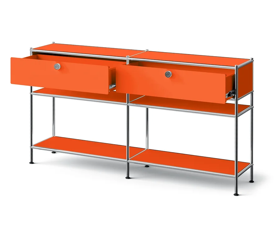 Orangefarbene Kommode mit zwei Schubladen, eine davon ist geöffnet.