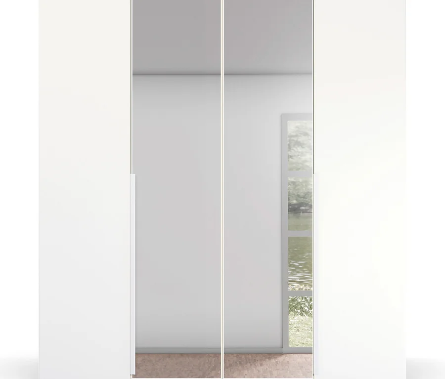 Weißer, viertüriger Kleiderschrank »Purisma« mit Spiegeln in der Mitte.