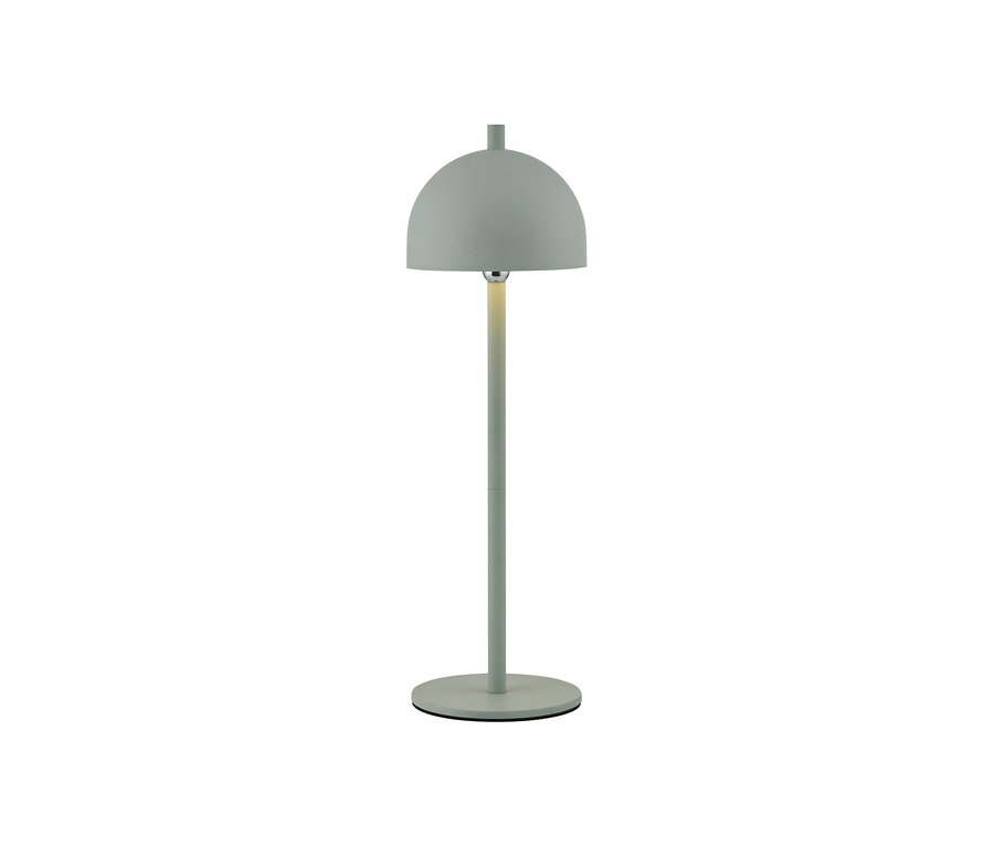 Eine moderne, hellgrüne Tischlampe mit kuppelförmigem Schirm, schlankem zylindrischem Stiel und rundem Fuß, die warmes Licht unter dem Schirm abstrahlt.