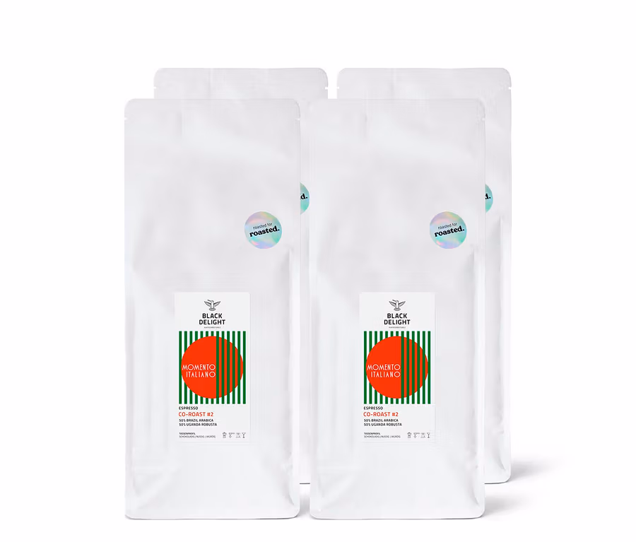 Vier weiße Säcke Black Delight x roasted. - Momento Italiano Co-Roast #2 Espresso - 4x1 kg Ganze Bohne