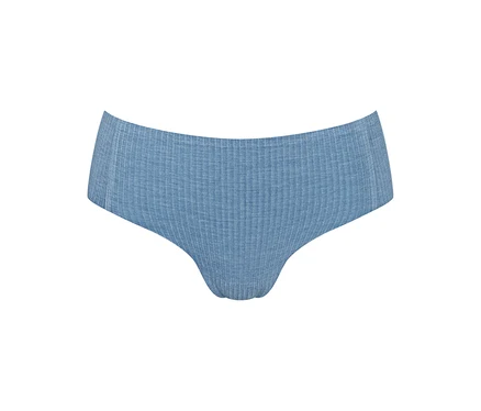 Blaue, gerippte Slips auf weißem Hintergrund.