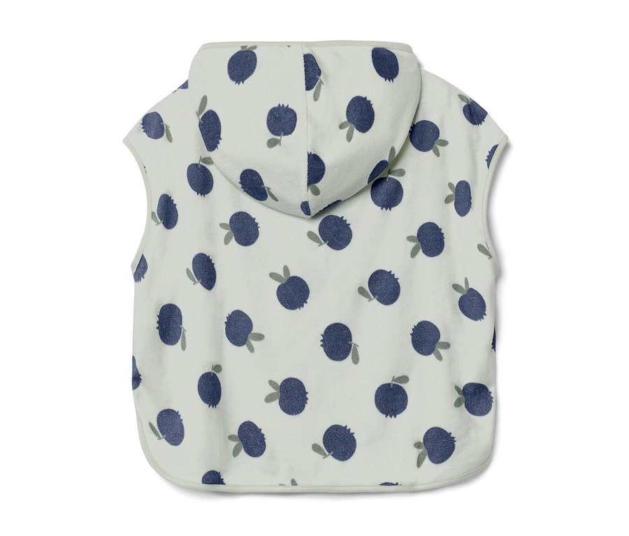 Kleinkind-Frottierponcho mit Blaubeer-Muster.