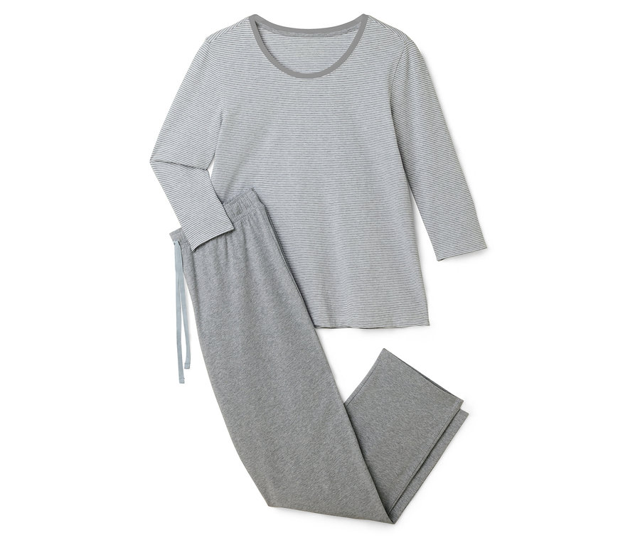 Grau gestreifter Langarm-Pyjama und graue Pyjamahose mit Kordelzug liegen auf weißem Hintergrund.