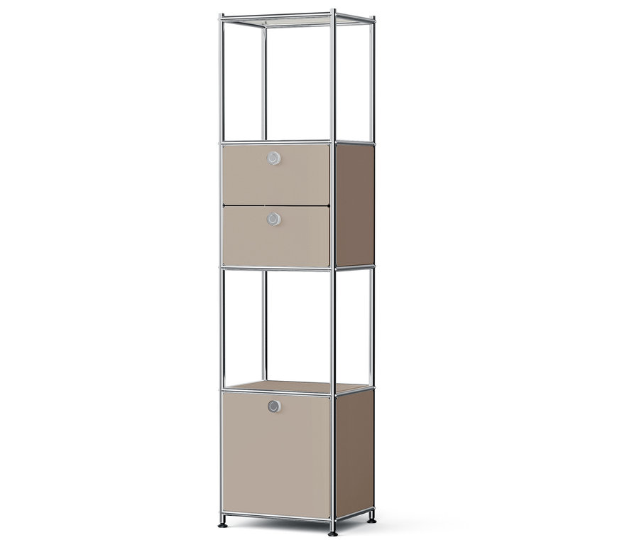 Schmales modulares Regal mit silbernem Rahmen und beigen Schubladen.
