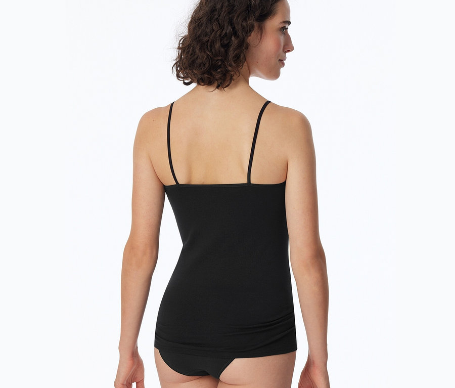 Rückansicht einer Frau mit einem schwarzen SCHIESSER Top.