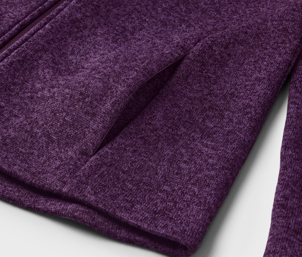 Detailansicht einer Da.Strickfleece-Jacke, pflaume/lavendel.