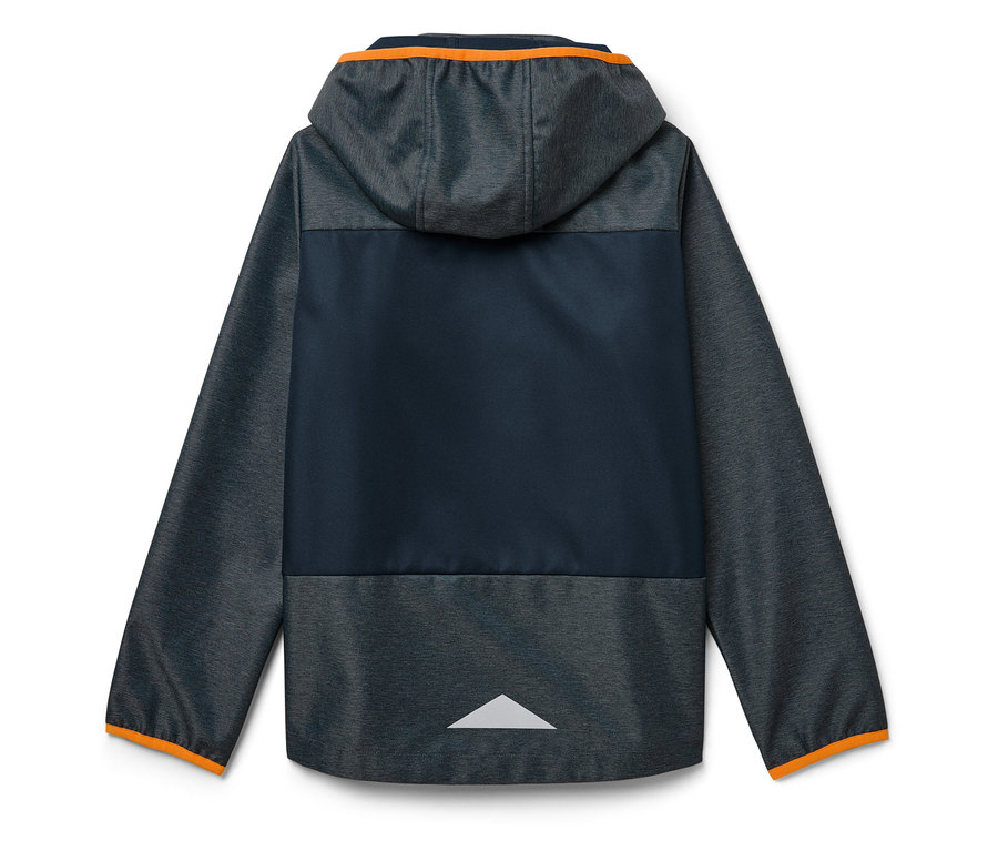 Detail der Rückseite einer Kinder-Softshelljacke.