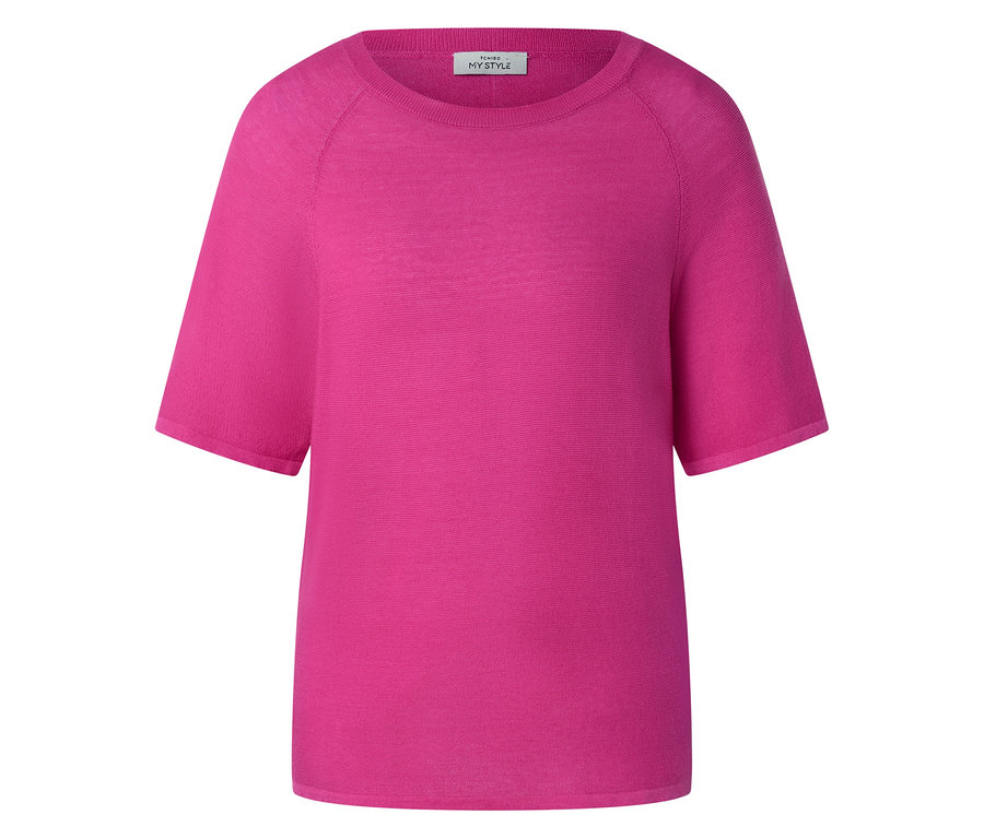 Nahaufnahme eines kurzärmeligen, pinkfarbenen Strickpullovers.