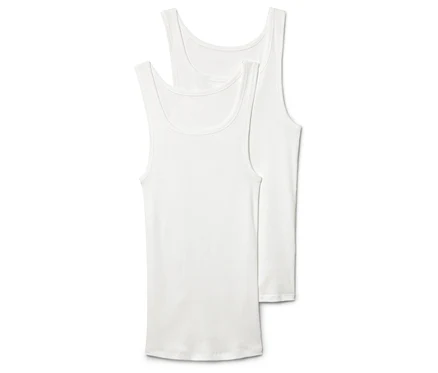 Zwei weiße Tanktops, leicht versetzt übereinander, auf weißem Hintergrund.