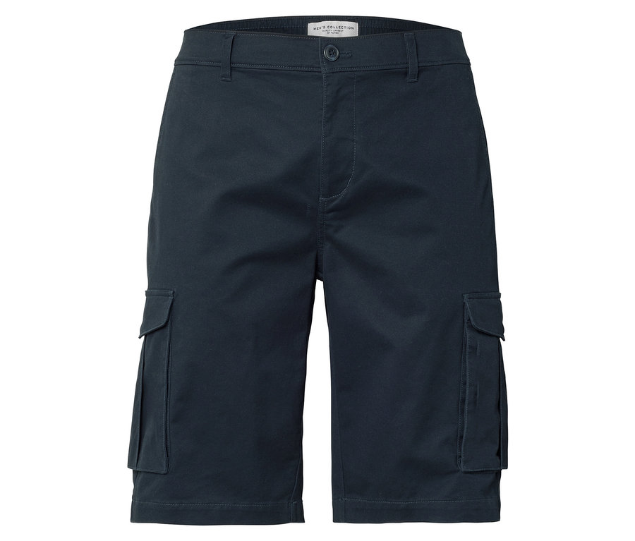 Dunkelblaue Cargo-Shorts liegen flach.