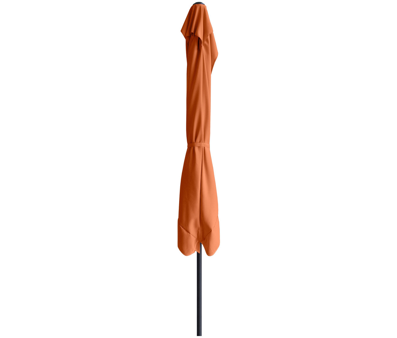 Geschlossener, orangefarbener Sonnenschirm mit schwarzem Mast.