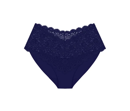 Dunkelblauer, hochgeschnittener Spitzen-Slip mit Wellenkanten, flach auf weißem Hintergrund.