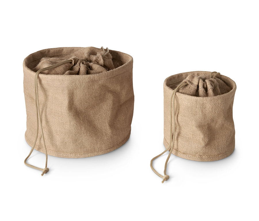 Zwei Aufbewahrungsbeutel aus Jute unterschiedlicher Größe mit Kordelzug.